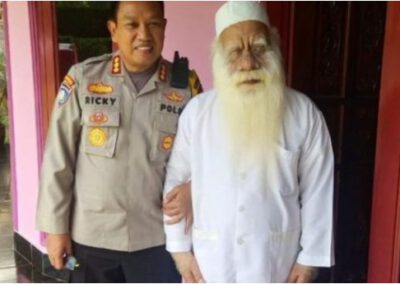 KYAI HAJI SYAH AHMAD SAR;I BANGGA DAN TERHARU IRJEN POL. DR H. RUDY HERIYANTO ADI NUGROHO MENDAPATKAN PENGHARGAAN DARI BPI KPNPA RI