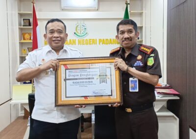 BPI KPNPA RI Berikan Penghargaan kepada Kejari Padang atas Prestasi Ungkap Kasus Korupsi